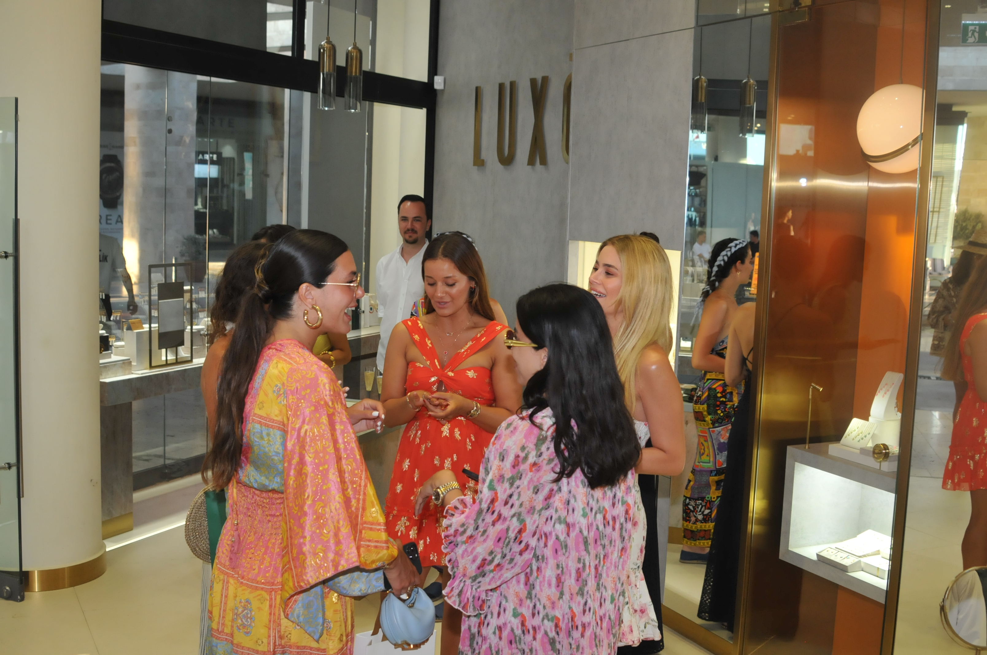 Luxo gallery 5